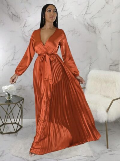 Vestido largo de saten plisado