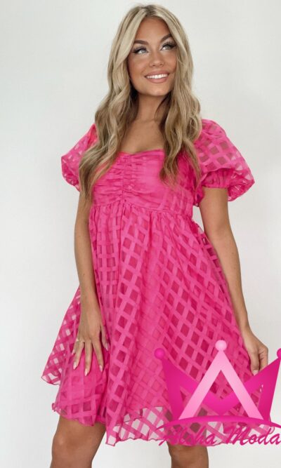 Vestido rosa con diseño de cuadros